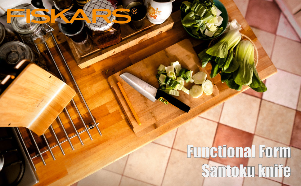 Fiskars FF Knife, FF Santoku Knife, Japenese Stainless Steel, Made with Plastic Softgrip Handle, 16cm
