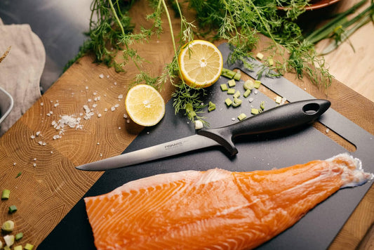 Fiskars Essential Kitchen Knife, Filleting Knife, Stainless Steel, 18cm