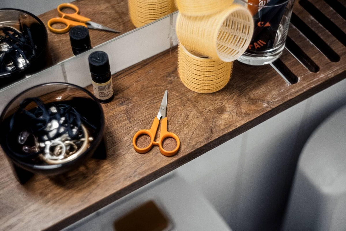 Fiskars Classic Manicure Scissors 10 cm | Rounded Tips | Ambidextrous | Orange | 1075060