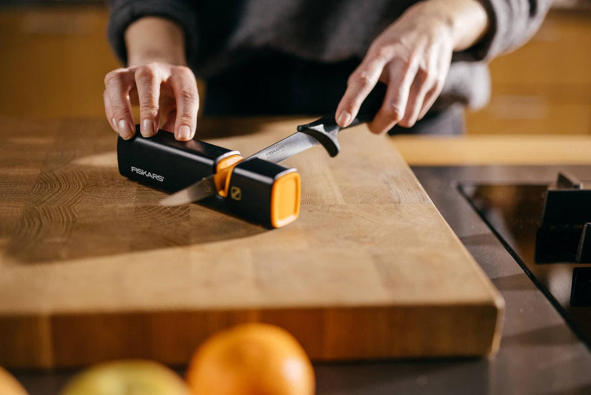 Fiskars Essential Kitchen Knife, Filleting Knife, Stainless Steel, 18cm