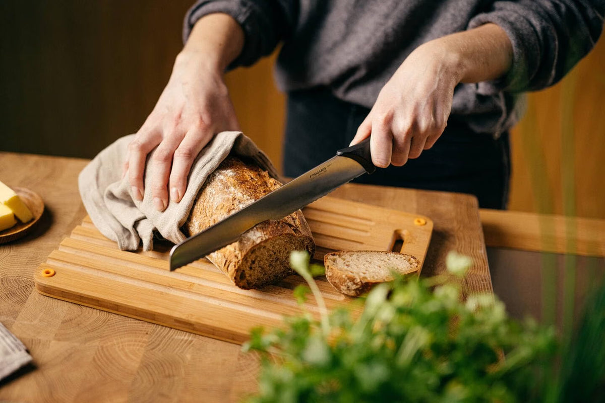Fiskars Essential Bread Knife, Stainless Steel, 23 cm