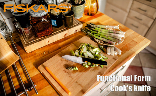 Fiskars FF Knife, FF Cooks knife, Japenese Stainless Steel, Made with Plastic Softgrip Handle, Small, 12cm