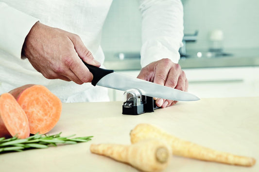 Fiskars Essential Chef Knife 21 cm | Japanese Steel | Soft Grip | Designed in Finland