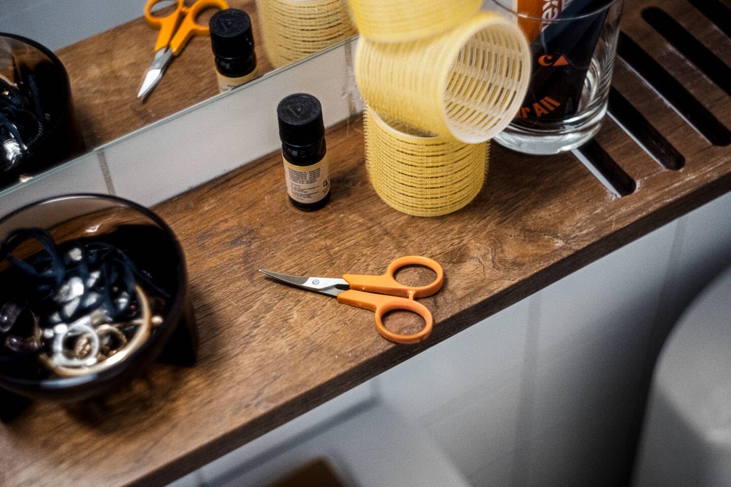 Fiskars Classic Manicure Scissors Curved | Right & Left-Handed | 10 cm