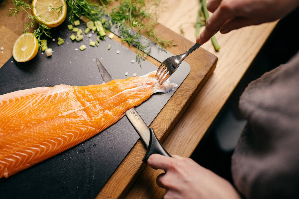 Fiskars Essential Kitchen Knife, Filleting Knife, Stainless Steel, 18cm