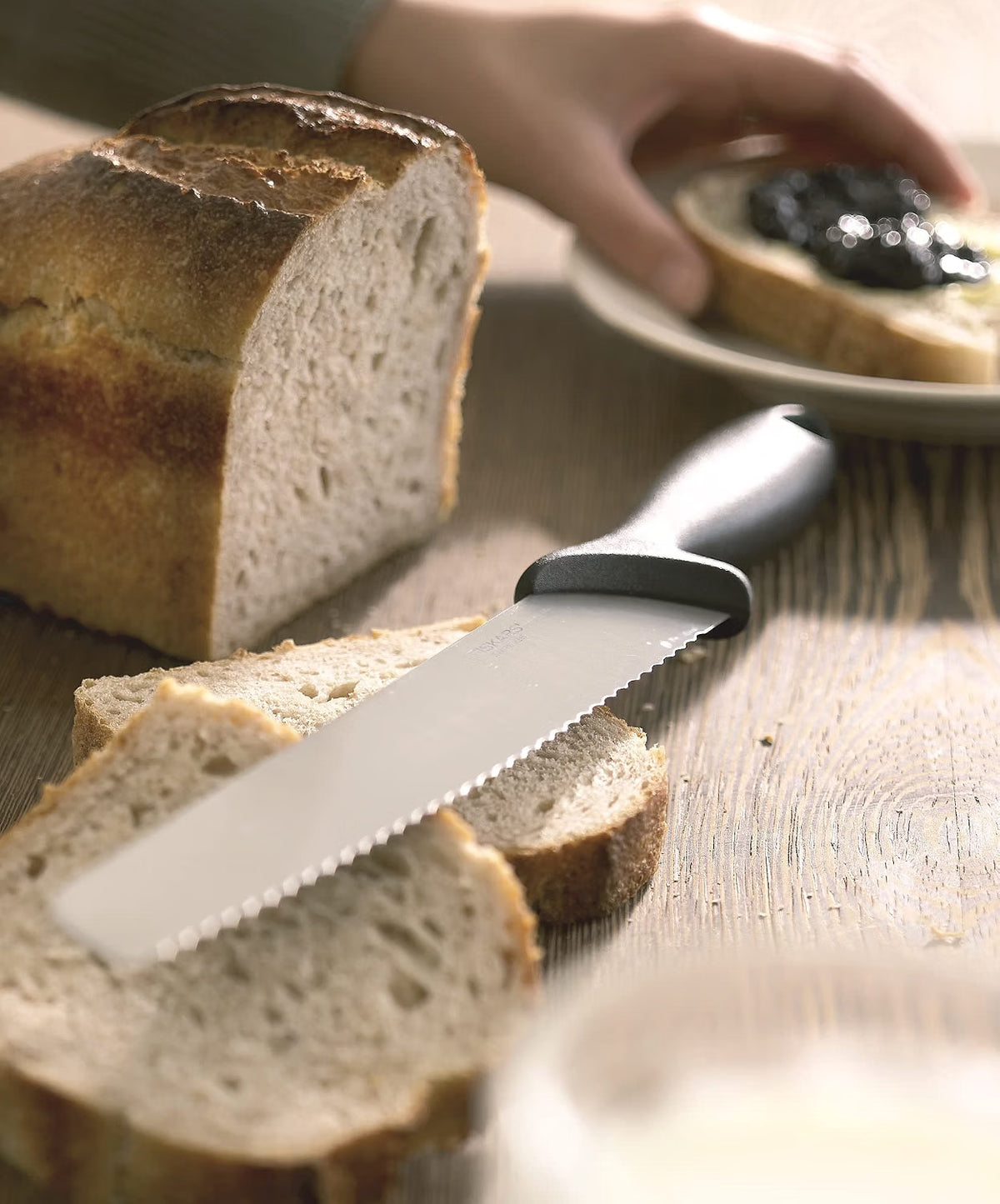 Fiskars Essential Bread Knife, Stainless Steel, 23 cm