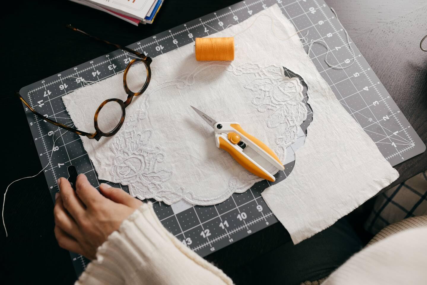 Fiskars EasyAction Needlework Scissors 15 cm | MicroTip | Made in Finland