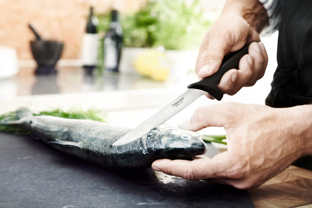 Fiskars Essential Kitchen Knife, Filleting Knife, Stainless Steel, 18cm